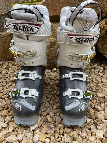 Used 2012 Viva Phoenix 12 Air Shell 23.5 bike — image 8 of 11