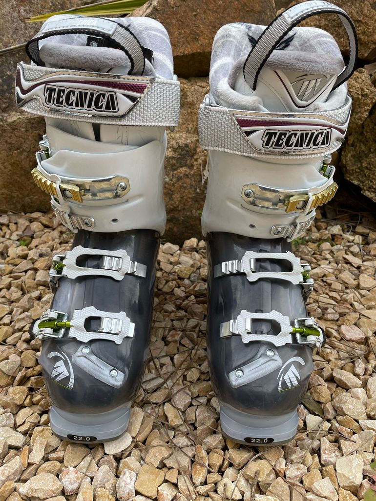 Used 2012 Viva Phoenix 12 Air Shell 23.5 bike — image 8 of 11