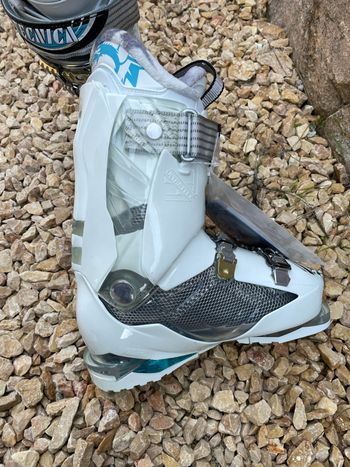 Used Tecnica Dragon 100 Ski Boots 275mm bike — image 6 of 12