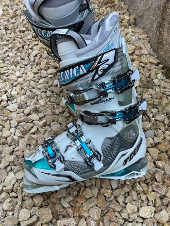 Used Tecnica Dragon 100 Ski Boots 275mm bike — image 4 of 12