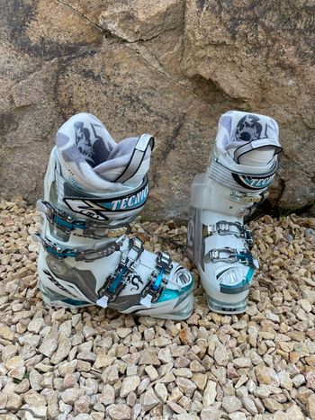 Used Tecnica Dragon 100 Ski Boots 275mm bike — image 2 of 12