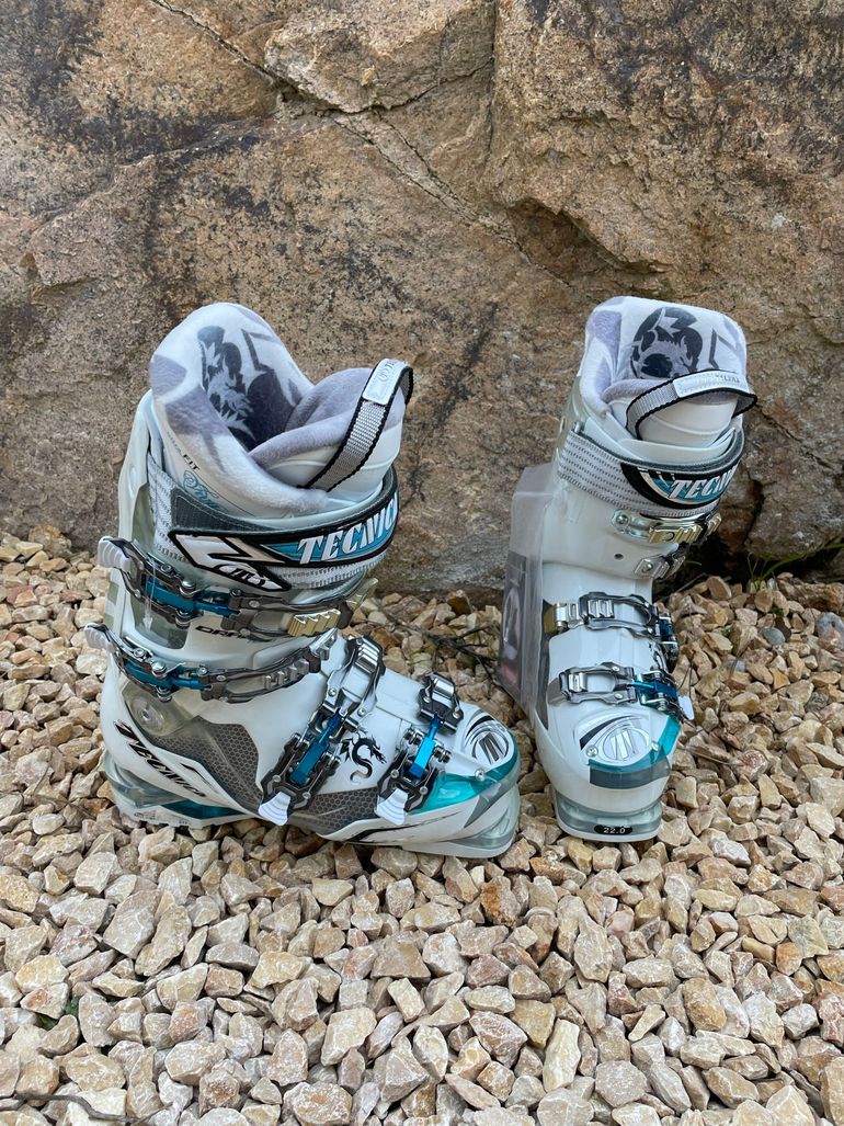 Used Tecnica Dragon 100 Ski Boots 275mm bike — image 2 of 12