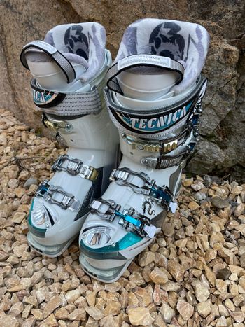 Used Tecnica Dragon 100 Ski Boots 275mm bike — image 8 of 12