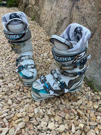 Used Tecnica Dragon 100 Ski Boots 275mm bike — image 3 of 12