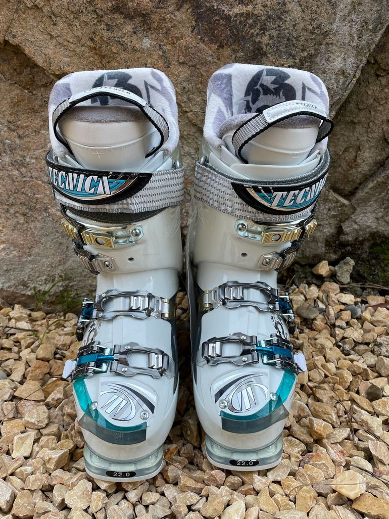 Used Tecnica Dragon 100 Ski Boots 275mm bike — image 7 of 12