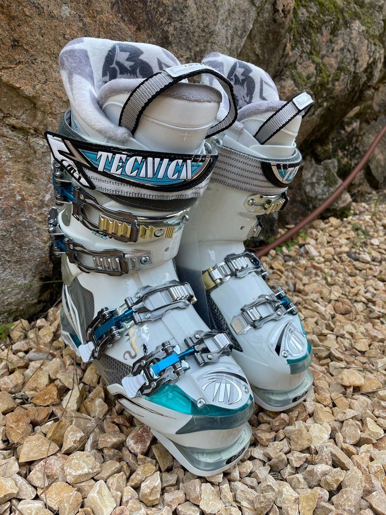 Used Tecnica Dragon 100 Ski Boots 275mm bike — image 9 of 12