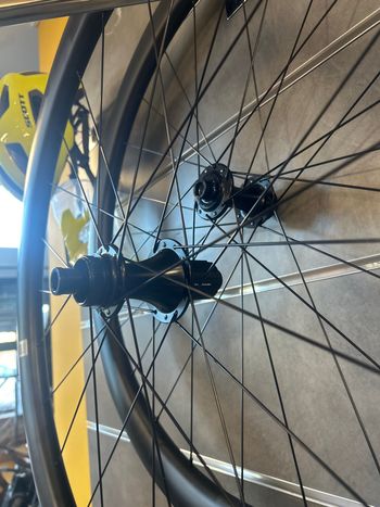 Used 2026 Paires de roues bike — image 2 of 2