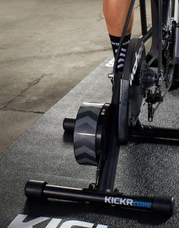 2021 KICKR CORE Smart Trainer bike d'occasion — image 2 sur 17