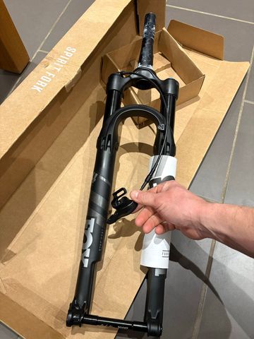 Used 2023 34 Step cast performance bike — image 2 of 3