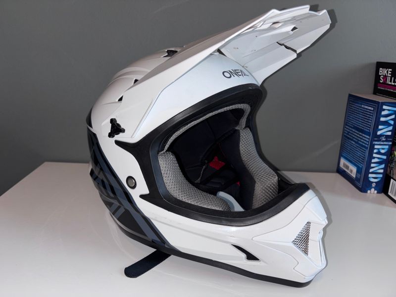 Używany O‘neal Sonus Fullfacehelm Youth Cycling Accessories