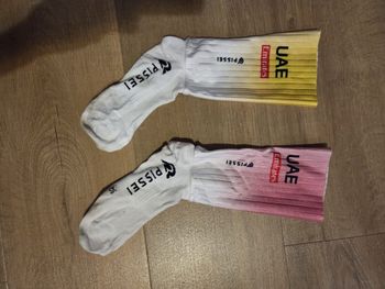 Pissei, UAE Team Emirates chaussettes vélo aero Giro + Tour