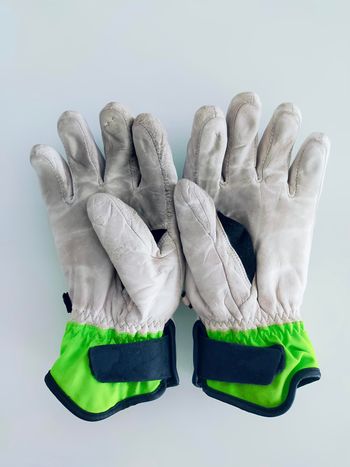 Used Reusch Liz Gloves bike — image 2 of 3