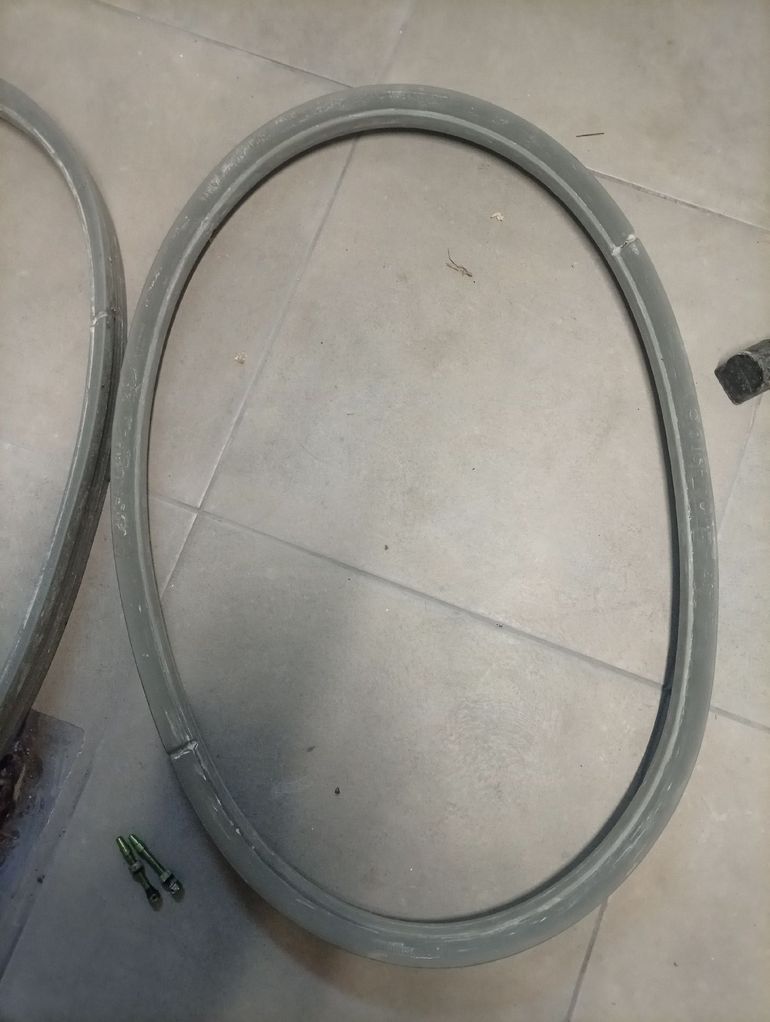 Used 2024 Paires 29 pouces bike — image 3 of 5