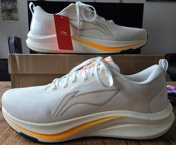 Used Li-Ning Red Hare 8 Running Shoes