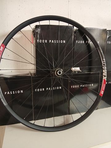 Used Dt Swiss Xm401 Hub Shimano Xt bike — image 4 of 11