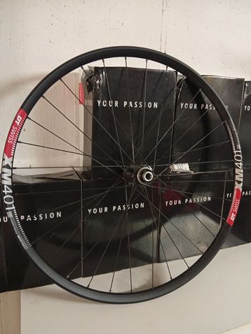Used Dt Swiss Xm401 Hub Shimano Xt bike — image 9 of 11