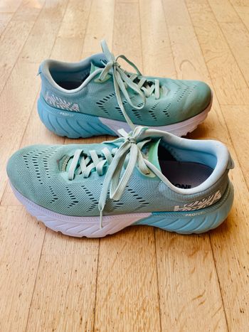 Hoka, Mach 2 Woman