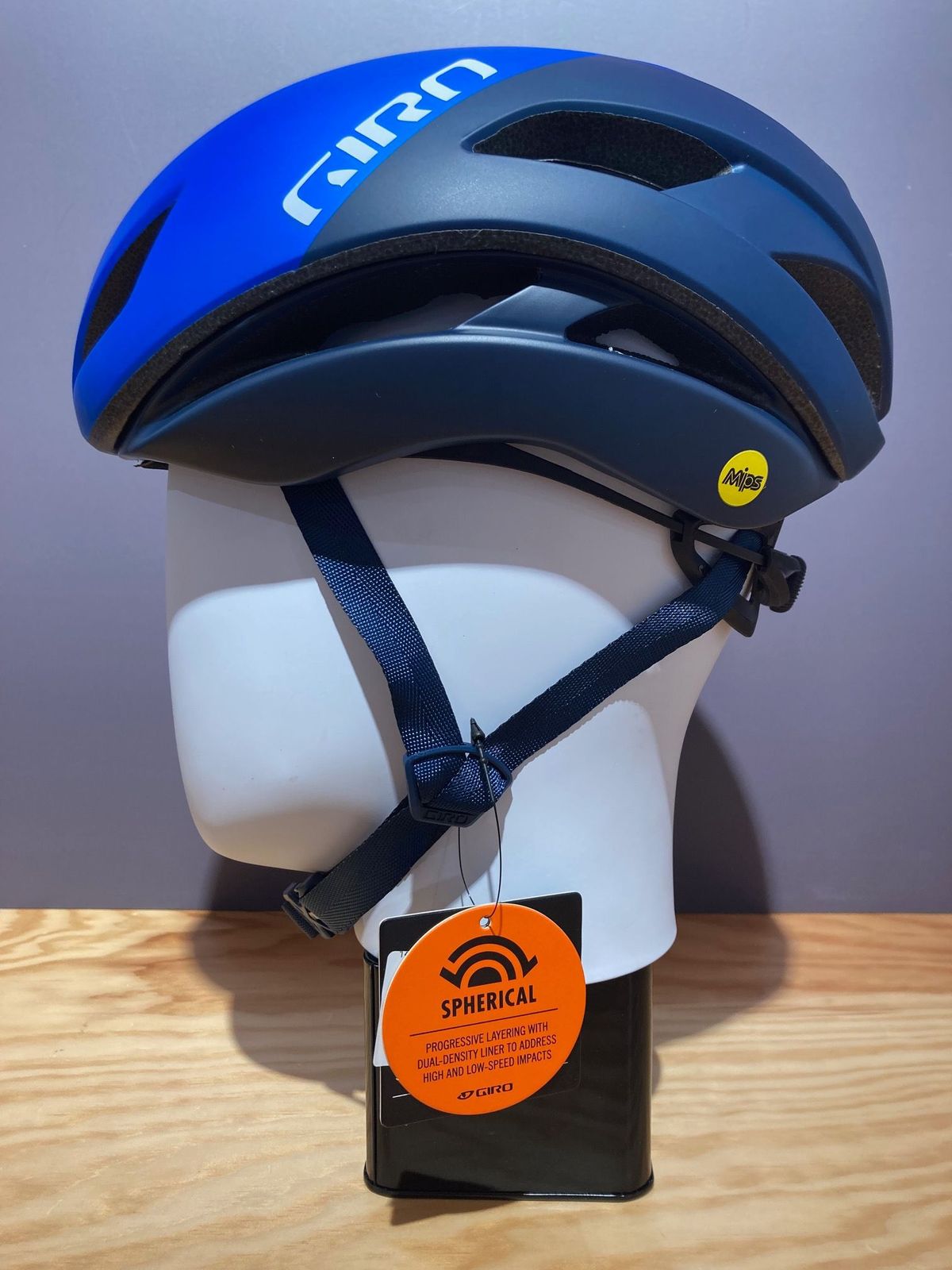 giro snowboard helmet inner cap Range MIPS Experience unmatched safety and comfort on the slopes with this advanced ski helmet from the renowned brand Giro Ledge Helmet