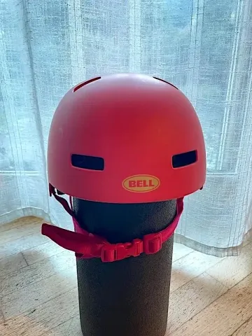 Tweedehands Bell Kids Helmet bike — afbeelding 4 van 7