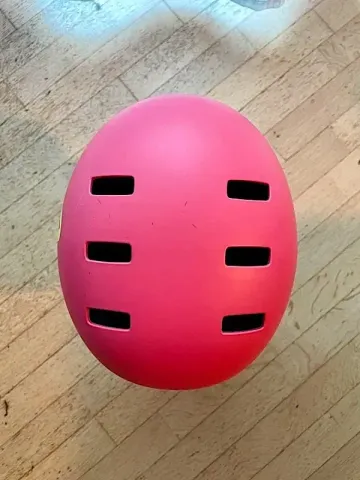 Tweedehands Bell Kids Helmet bike — afbeelding 2 van 7