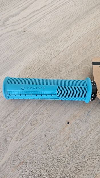 Used peaty's Monarch Grips Mushroom Thick 2025 bike — image 2 of 3