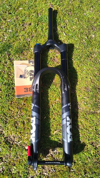 Used Fox 38 Performance 180mm 2024 bike — image 8 of 8