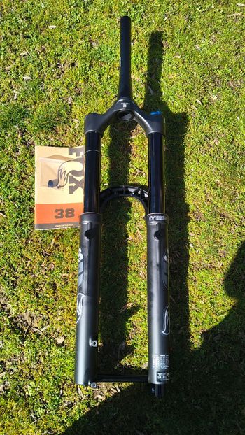 Used Fox 38 Performance 180mm 2024 bike — image 1 of 8