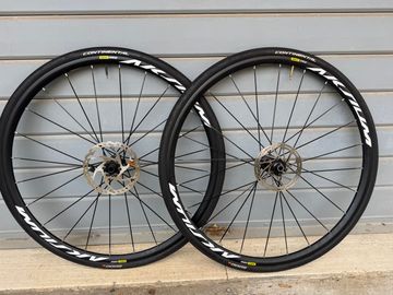 Used Mavic Aksium Elite UST Disc Wheels