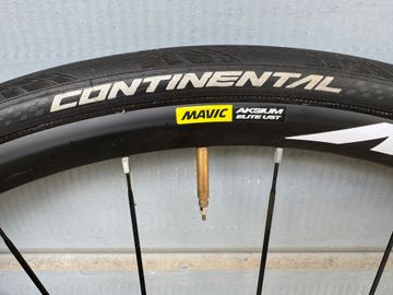 Used Mavic Aksium Elite UST Disc bike — image 7 of 9