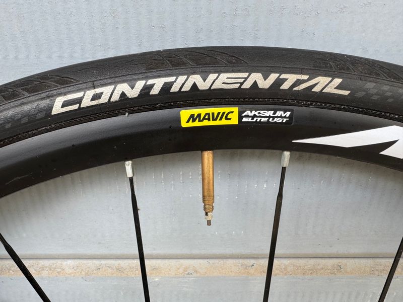 Used Mavic Aksium Elite UST Disc bike — image 7 of 9