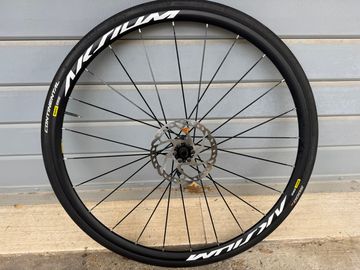 Used Mavic Aksium Elite UST Disc bike — image 5 of 9