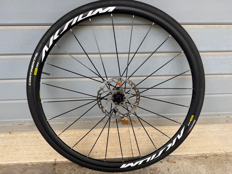 Used Mavic Aksium Elite UST Disc bike — image 5 of 9