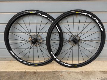 Used Mavic Aksium Elite UST Disc bike — image 2 of 9