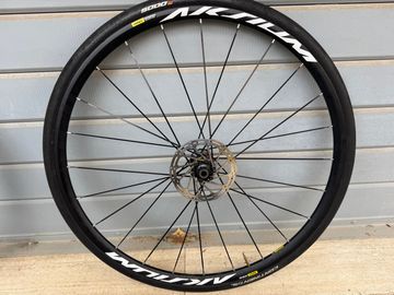 Used Mavic Aksium Elite UST Disc bike — image 6 of 9