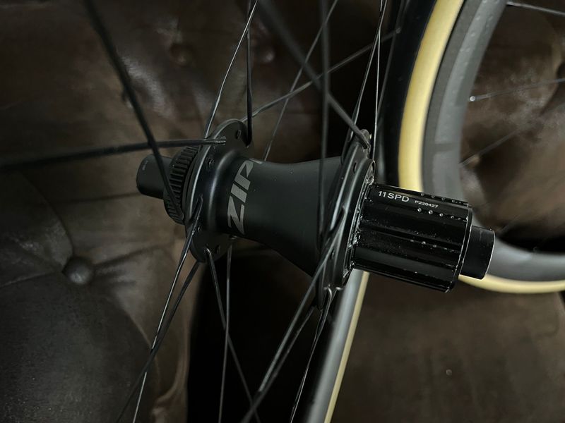 Used Zipp 303 FIRECREST bike — image 3 of 10