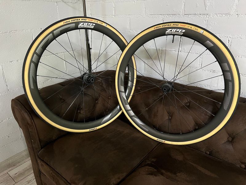 Used Zipp 303 FIRECREST bike — image 10 of 10