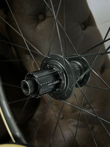 Used Zipp 303 FIRECREST bike — image 5 of 10