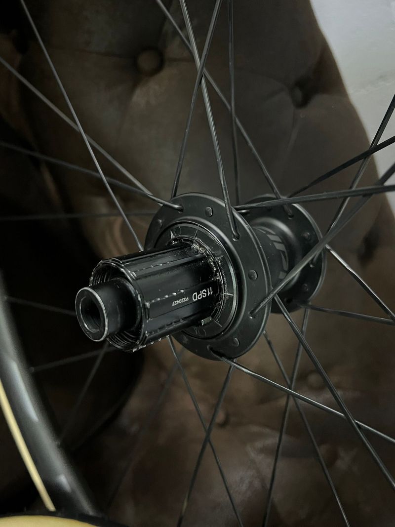 Used Zipp 303 FIRECREST bike — image 5 of 10