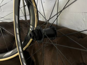 Used Zipp 303 FIRECREST bike — image 8 of 10