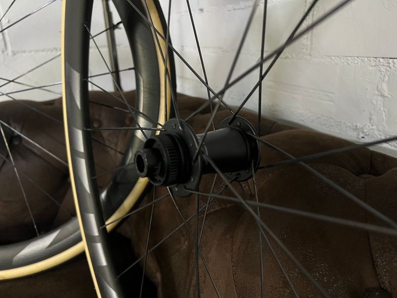 Used Zipp 303 FIRECREST bike — image 8 of 10