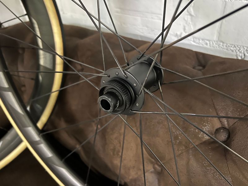 Used Zipp 303 FIRECREST bike — image 6 of 10