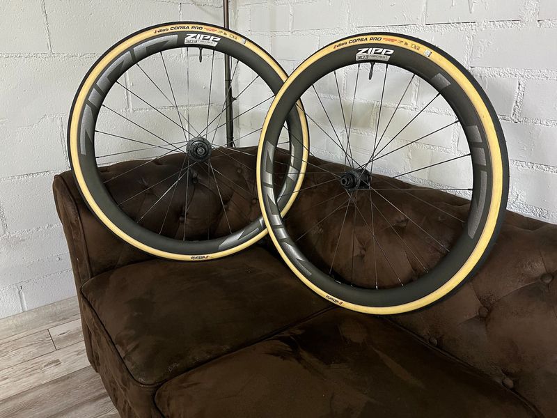 Used Zipp 303 FIRECREST bike — image 1 of 10