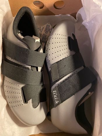 Used Fizik Tempo Powerstrap R5 Size 38 EU Reflective Grey/Black bike — image 2 of 5