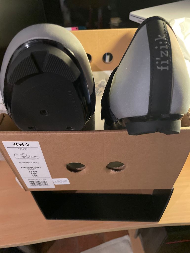 Used Fizik Tempo Powerstrap R5 Size 38 EU Reflective Grey/Black bike — image 4 of 5
