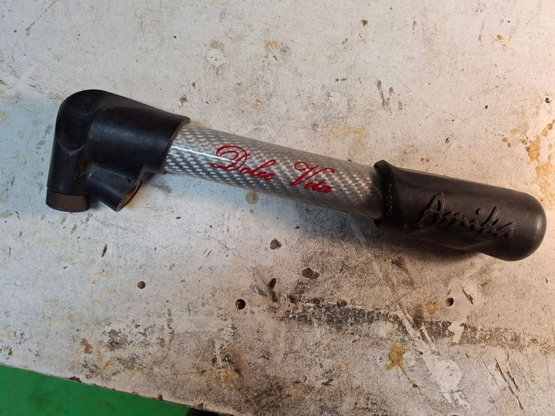 Used Dolce Vita Carbon Presta Pump and Inflator Cycling Accessories