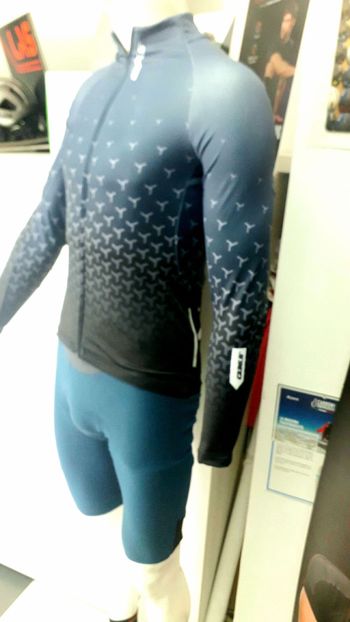 Used Q36.5 Maglia Manica Lunga Y BLACK 2024 bike — image 2 of 6