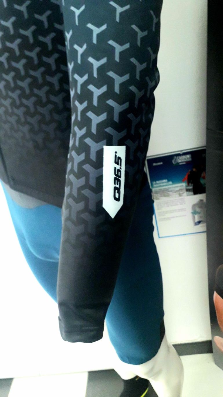Used Q36.5 Maglia Manica Lunga Y BLACK 2024 bike — image 4 of 6