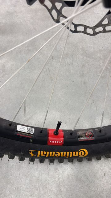 Used Reserve 30 hd 2025 bike — image 2 of 8