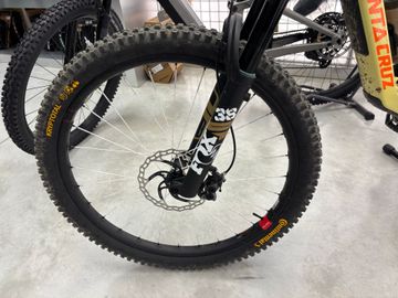 Used Reserve 30 hd 2025 bike — image 4 of 8