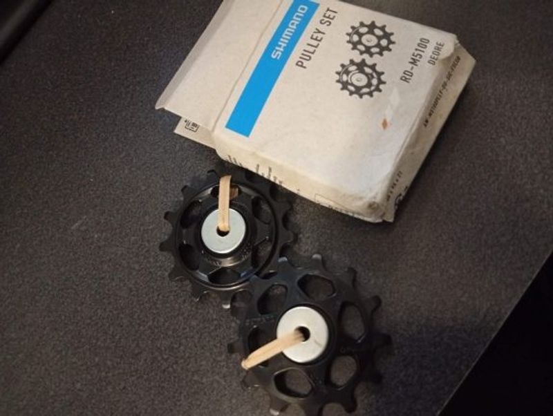 Shimano RD-M5100 Deore 13T 10-11 speed Drivetrain & Pedals usato